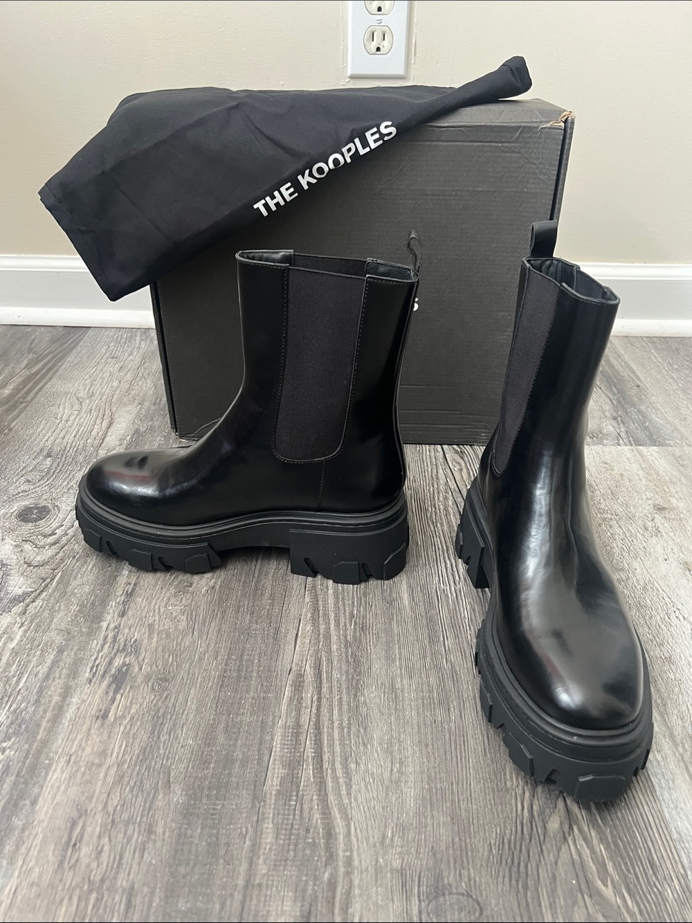 The Kooples Black Leather Platform Lug Sole Chelsea Boots EU 39 US 8 NIB